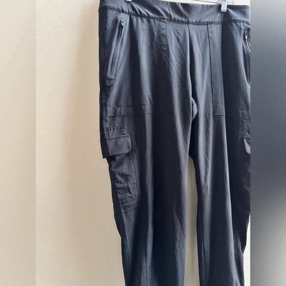 Athleta Chelsea Cargo Lined Utility Pants Black size 16 NWOT - Picture 5 of 12